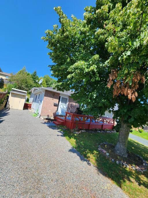 Entire 3 Bedroom House In Elliot Lake Eksteriør bilde