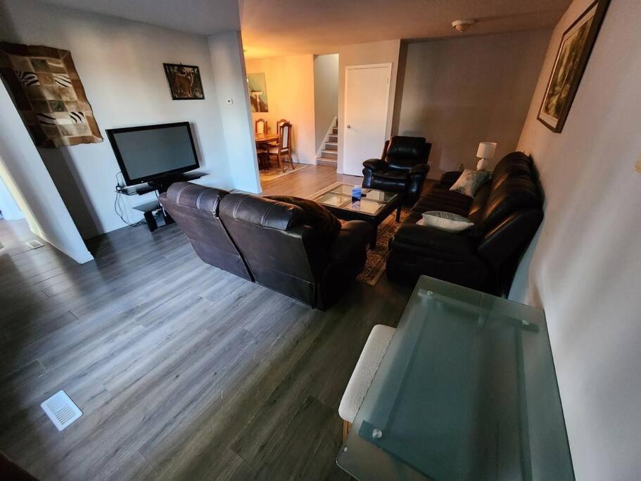 Entire 3 Bedroom House In Elliot Lake Eksteriør bilde